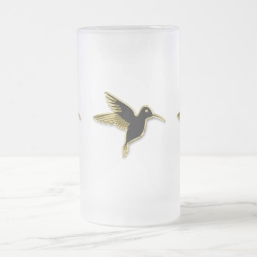 Goldener Hummingvogel mit ausgestreckten Flügeln Mattglas Bierglas (Mittel)