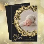 Goldener Kranz auf Schwarz Frohe Weihnachts-Foto Feiertagskarte<br><div class="desc">Goldrunden,  Sterne und Punkte auf schwarzem Hintergrund umgeben Ihr Lieblings-Foto mit Ihren Namen und Frohe Weihnachten Gruß in schicken Schriften,  eine schöne Art,  um Urlaub zu jubeln. Wählen Sie Matte für schwerstes Papier und High Definition für beste Druckqualität.</div>