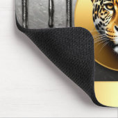 Goldener Leopard mit Wasserfalldetails 🐆 Mousepad (Ecke)