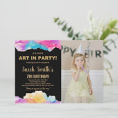 Goldener Lila Geburtstag mit Foto Einladung (Stehend Vorderseite)