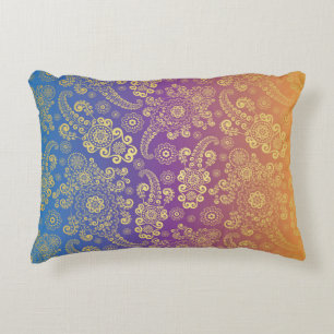 Goldener Luxus-Paisley auf Blau, Violett und Orang Dekokissen