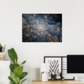Goldener Nebel funkelt Mitternachtsblauer Kosmos Poster (Heimbüro)