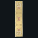 Goldener Ocker zum 50. Hochzeitstag Kurzer Tischläufer<br><div class="desc">Sie suchen den passenden 50. oder 1. Hochzeitstag Läufer? Dann vielleicht eine schöne,  goldfarbene ockerfarbene,  verzierte Herzwiederholung und Gemsteingrafik wird nur das,  was ihnen BEIDE geben wird!</div>