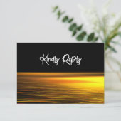 Goldener Ozean, elegante Hochzeit am Strand RSVP Karte (Stehend Vorderseite)