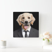 Goldener Retriever im Anzug Quadratische Wanduhr (Zuhause)