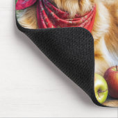 Goldener Retriever im Apfelgarten Mousepad (Ecke)