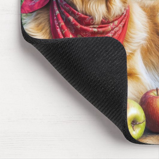 Goldener Retriever im Apfelgarten Mousepad (Ecke)