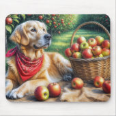 Goldener Retriever im Apfelgarten Mousepad (Vorne)