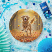Goldener Retriever im Herbstwald Pappteller (Party)