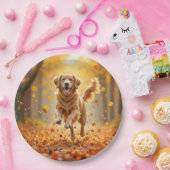 Goldener Retriever im Herbstwald Pappteller (Party)