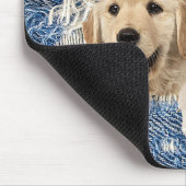 Goldener Retriever in gebrechtem Denim-Loch Mousepad (Ecke)