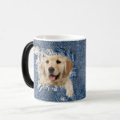 Goldener Retriever in gebrechtem Denim-Loch Verwandlungstasse (Vorderseite Links)