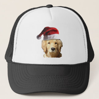 Goldener Retriever in Weihnachtsmannmütze Truckerkappe