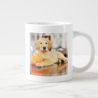 Goldener Retriever mit Basketballspielzeug