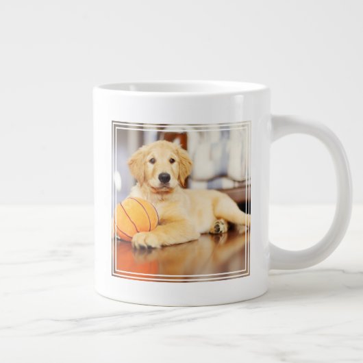 Goldener Retriever mit Basketballspielzeug Jumbo-Tasse (Rechts)