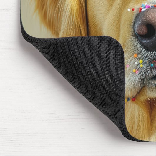 Goldener Retriever mit Sprinklen an der Nase Mousepad (Ecke)