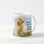 Goldener Retriever-Strand-Tasse Kaffeetasse (VorderseiteRechts)