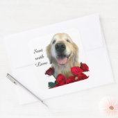 Goldener Retriever und Rose mit Liebe Quadratischer Aufkleber (Umschlag)