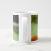 Goldener Rückzug mit Tennisball Jumbo-Tasse (Rückseite)