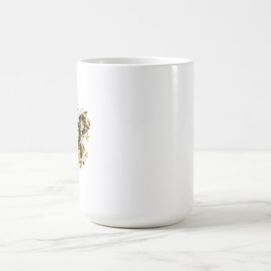 Goldener Schmetterling mit schwarzem Orchid Kaffeetasse (Mittel)