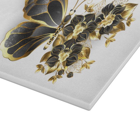 Goldener Schmetterling mit schwarzem Orchid Schneidebrett (Ecke)