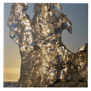 Goldener Sonnenaufgang durch Eisbergformation gese Fliese