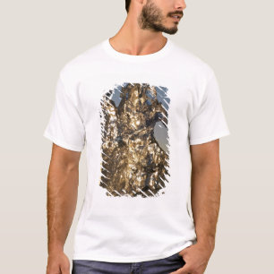 Goldener Sonnenaufgang durch Eisbergformation gese T-Shirt