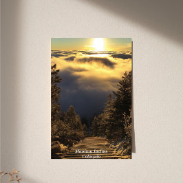 Goldener Sonnenaufgang über den Wolken Poster