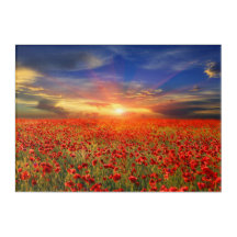 Goldener Sonnenuntergang gegen blauen Himmel Rote