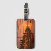 Goldener Sonnenuntergang über Küstendorf Gepäckanhänger (Vorderseite Vertikal)