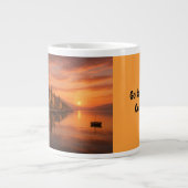 Goldener Sonnenuntergang über Küstendorf Jumbo-Tasse (Vorderseite)