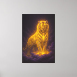 Goldener Strahlender Tiger auf Sturmwolken – Fanta Leinwanddruck