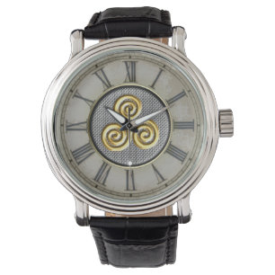 Goldener Triskele Entwurf Armbanduhr