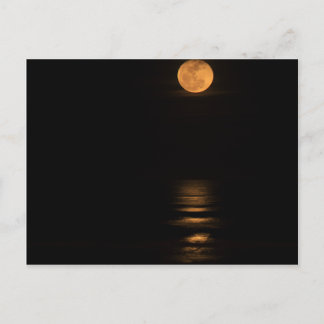 goldener Vollmond über dem Ozean Postkarte