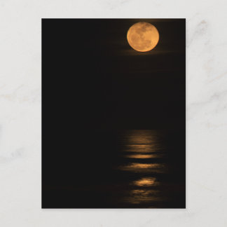 goldener Vollmond über Ozean Postkarte