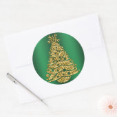 Goldener Weihnachtsbaum auf Grün Runder Aufkleber (Umschlag)