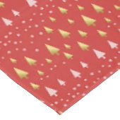 Goldener Weihnachtsbaum - Rote Landschaft Tischdecke (Schrägansicht)