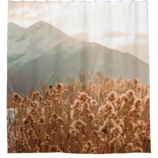 Goldener Weizenberg // Landschaftlicher Peak Duschvorhang (Vorderseite)