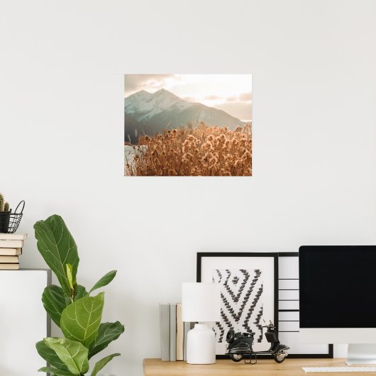 Goldener Weizenberg // Landschaftlicher Peak Poster (Heimbüro)