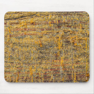 Goldenes Baumharz auf rustikalem Holz Mousepad