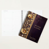 Goldenes Blumenornament mit Perlen Planer (Anzeige)