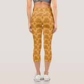 Goldenes Damast-Blumenmuster Capri Leggings (Rückseite)