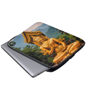 Goldenes Dhamma in den nördlichen Hügeln Laptopschutzhülle