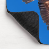 Goldenes Eagle im Flug Mousemat (blau) Mousepad (Ecke)