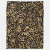 Goldenes florales Barockmuster auf Schwarz Fleecedecke (Vorderseite)