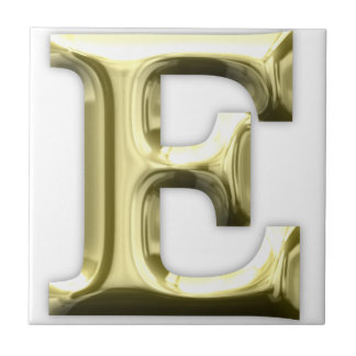 Goldenes glänzendes Goldalphabet des Buchstabe-E Fliese