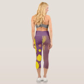 Goldenes Gran, Gelb und Lila wavesj Capri Leggings (Rückseite)