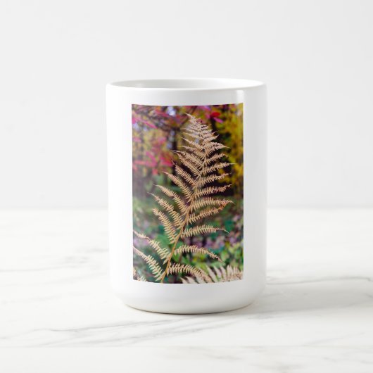 Goldenes Herbstfarnblatt-Exemplar Kaffeetasse (Mittel)
