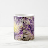 Goldenes Herz, violette Krone Kaffeetasse (Mittel)
