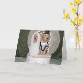 Goldenes Hochzeitscouch auf dem Kuchen Karte (Gelbe Blume)